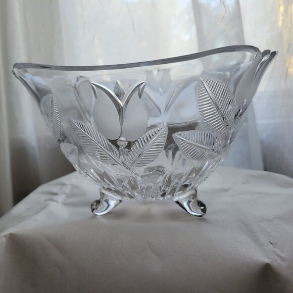 Vintage Fifth Ave Clear Glass Footed Bowl With Embossed Tulip & Leaf Design - Picture 1 of 4
